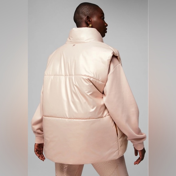 New, Fabletics Oversized Women’s Puffer Vest in Natural Blush ❄️ - Picture 3 of 6